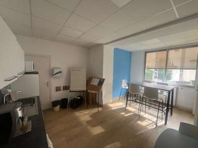 Bureaux lumineux 220m² à louer R+1 Forum Valence