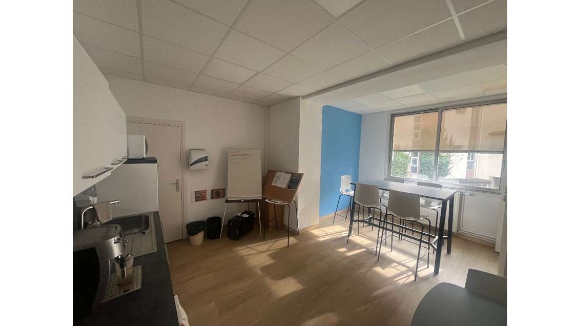 Bureaux lumineux 220m² à louer R+1 Forum Valence