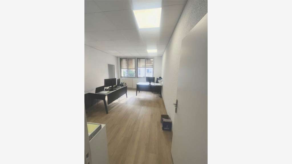 Bureaux lumineux 220m² à louer R+1 Forum Valence