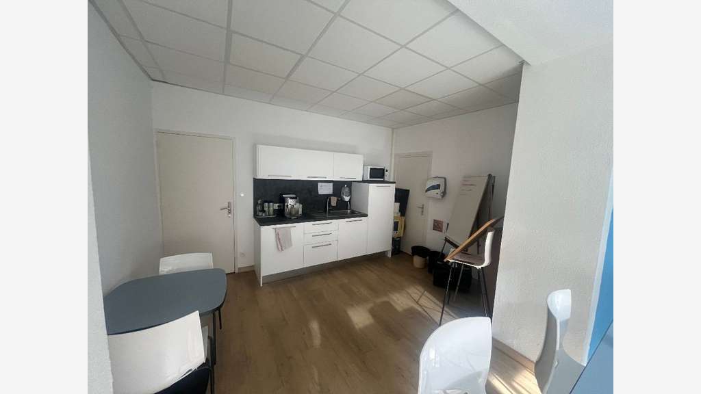 Bureaux lumineux 220m² à louer R+1 Forum Valence