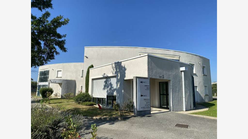 Bureaux entrepôts de 865m² à louer à Valence