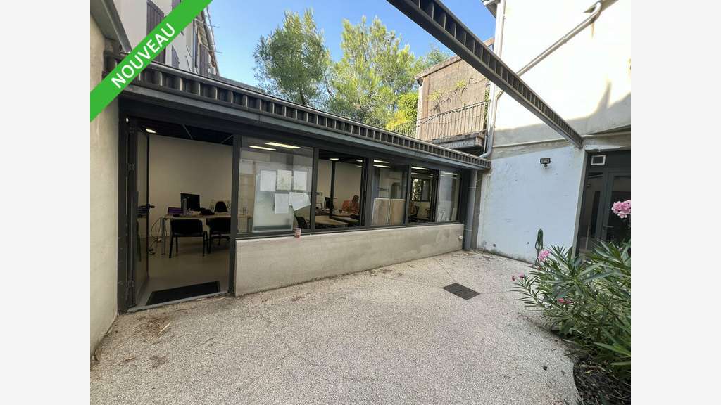 Location bureaux de 85m² cour intérieure à Valence