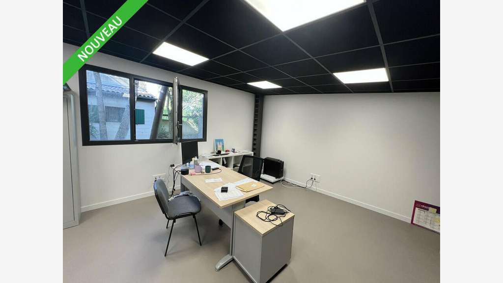 Location bureaux de 85m² cour intérieure à Valence