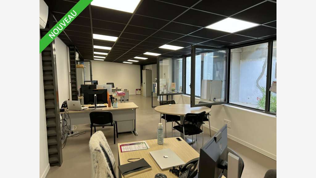Location bureaux de 85m² cour intérieure à Valence