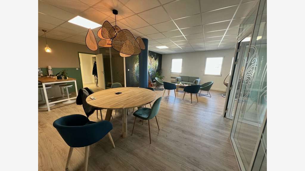 Bureaux 97m² R+2 à louer à Valence