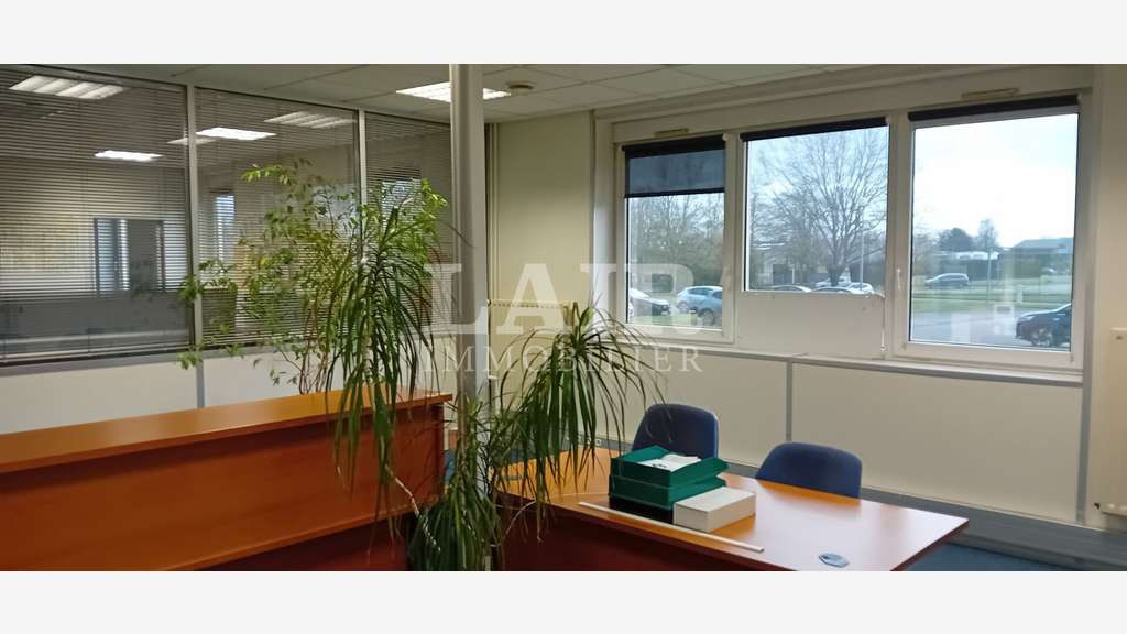 A louer bureaux ou activités 140m² à Valframbert