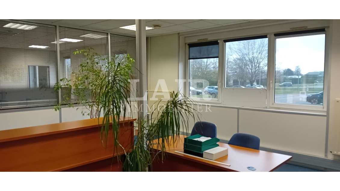 A louer bureaux ou activités 140m² à Valframbert