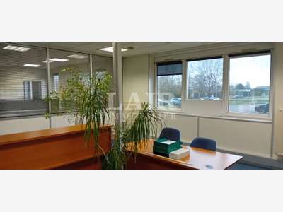 A louer bureaux ou activités 140m² à Valframbert