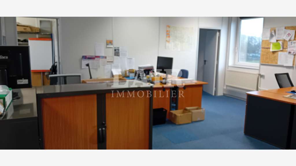 A louer bureaux ou activités 140m² à Valframbert