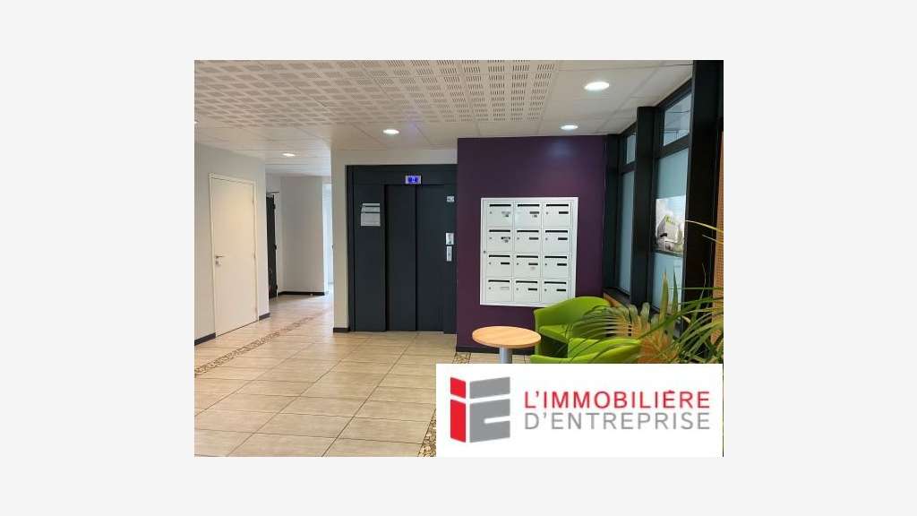 Bureaux de 160m² à louer au 1er étage à Vannes