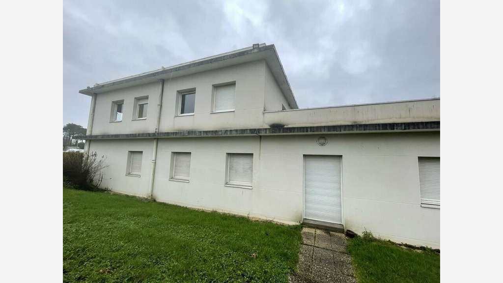 Bureaux de 790m² à louer en RDC dans le Morbihan