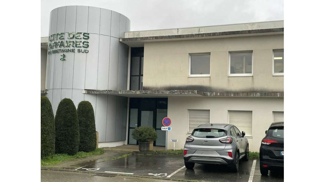 Bureaux de 790m² à louer en RDC dans le Morbihan