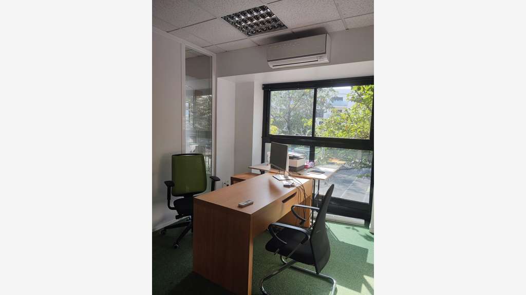A louer bureaux 190m² proche voie rapide à Vannes