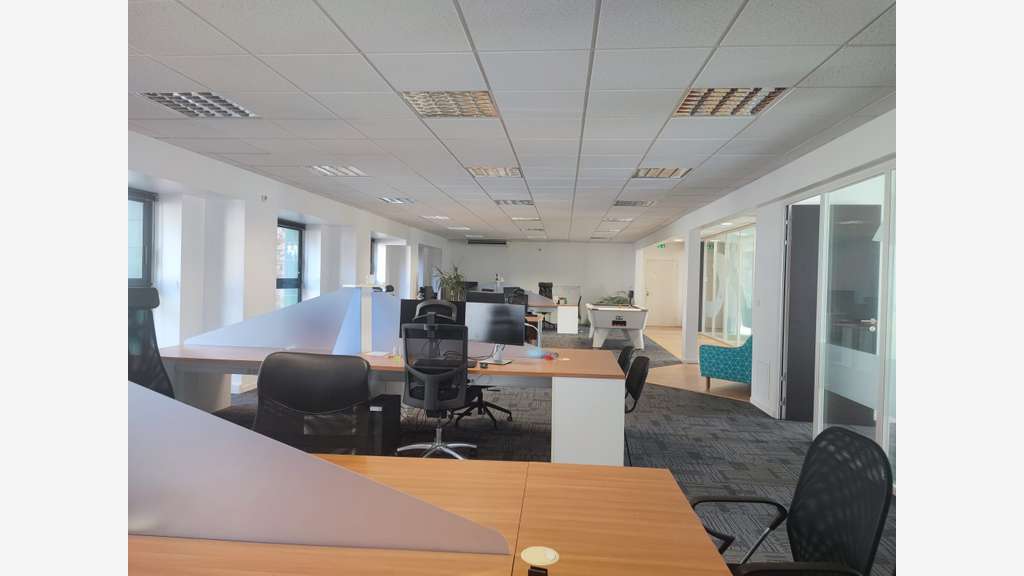 A louer bureaux 190m² proche voie rapide à Vannes