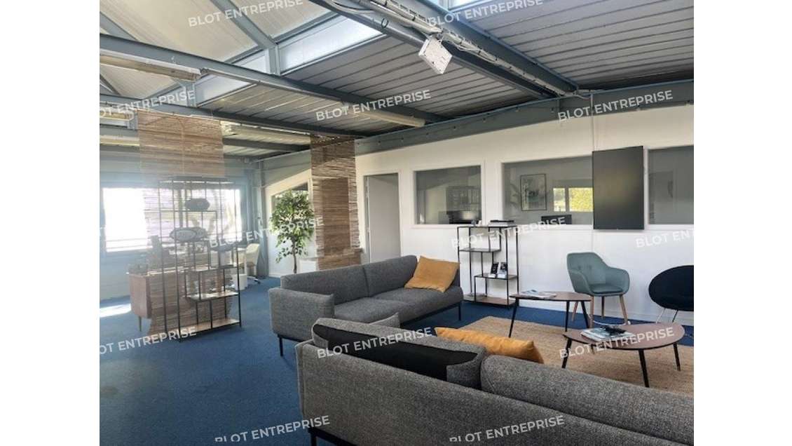 A louer bureaux 200m² R+1 vue imprenable à Vannes 