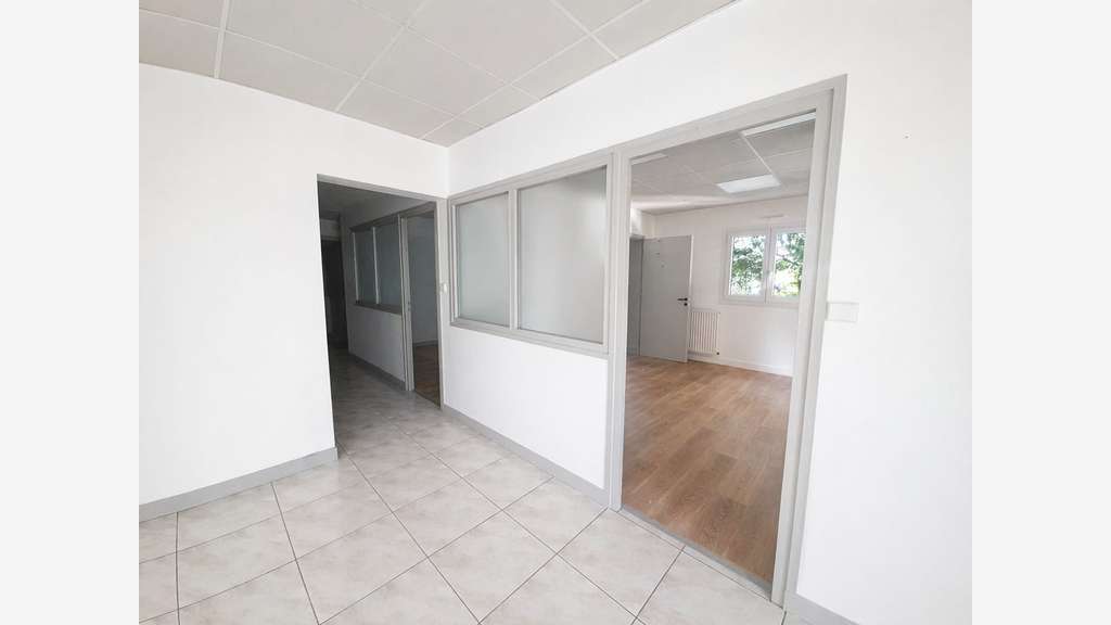 A louer bureaux 80m² RDC à Vannes Sud Ouest