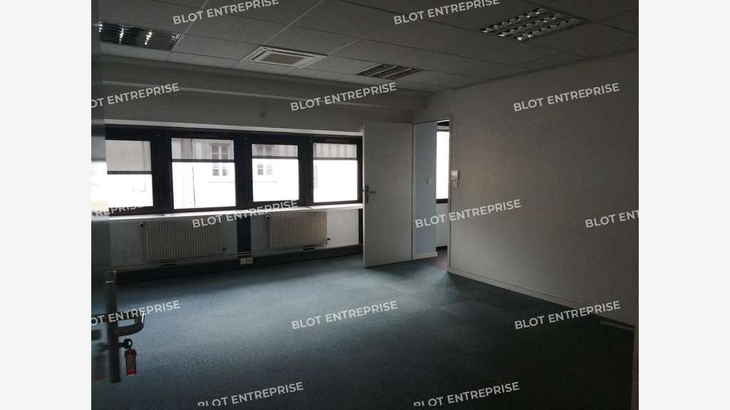 A louer locaux 500m² empl N°1 au centre de Vannes