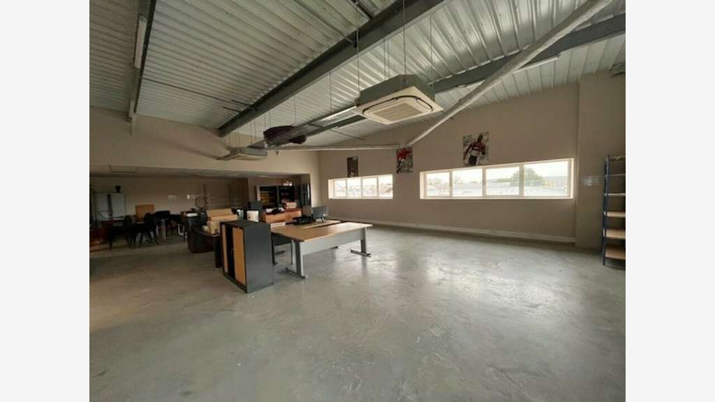 Bureaux de 217m² à louer en zc Kerlann à Vannes