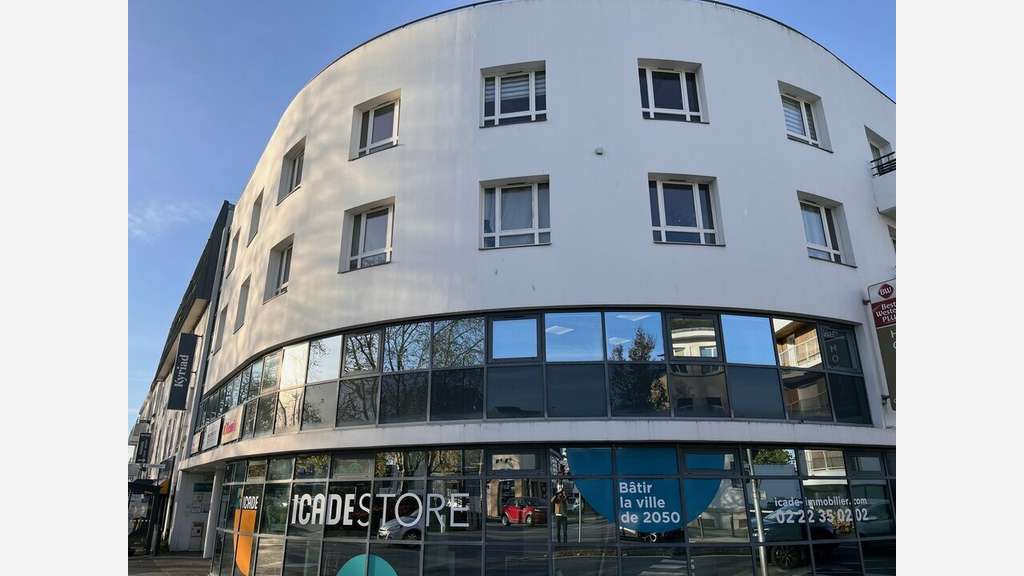 A louer bureaux 74m² R+3 avec parkings à Vannes