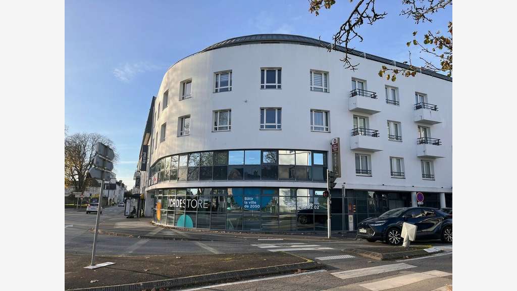 A louer bureaux 74m² R+3 avec parkings à Vannes