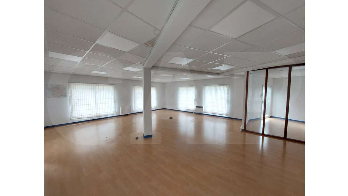 A louer bureaux 120m² zone d'activité à Vannes