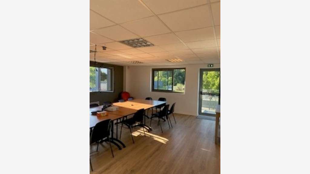 A louer bureaux 106m² R+1 Vannes Le Prat