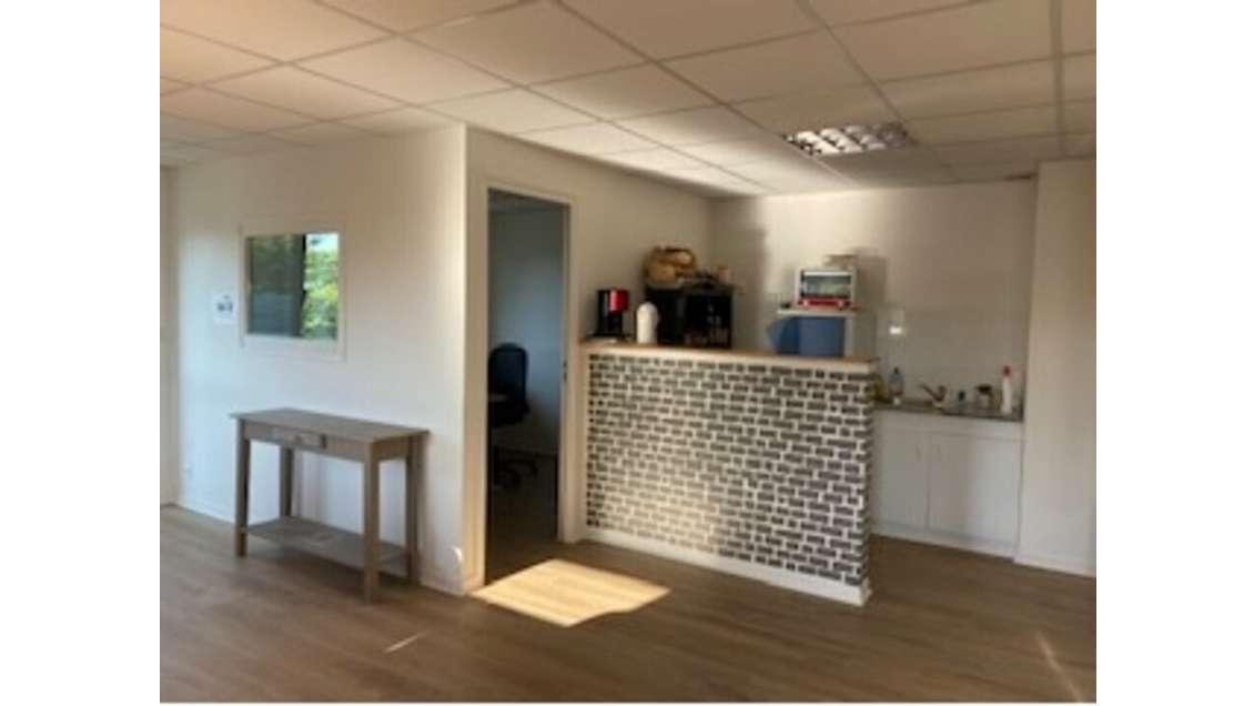 A louer bureaux 106m² R+1 Vannes Le Prat