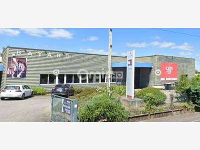 Loue local pro 1200m² en zone dynamique à Vannes