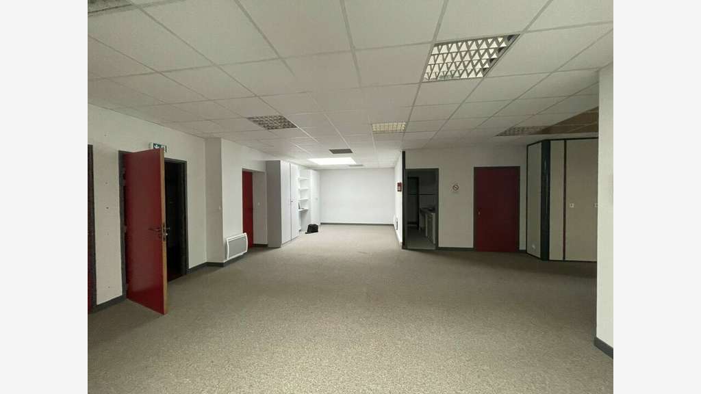 A louer bureaux 170m² R+1 à Vannes Est