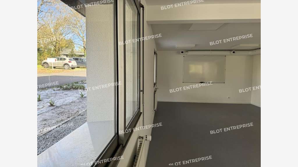 A louer bureaux 120m² à Vannes Arradon 