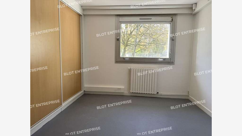 A louer bureaux 120m² à Vannes Arradon 