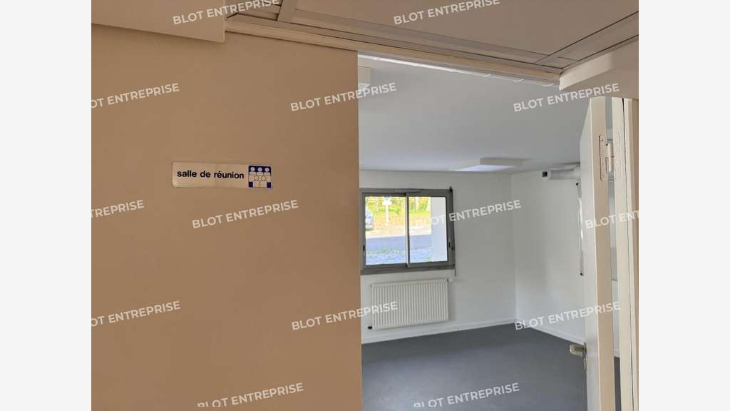 A louer bureaux 120m² à Vannes Arradon 