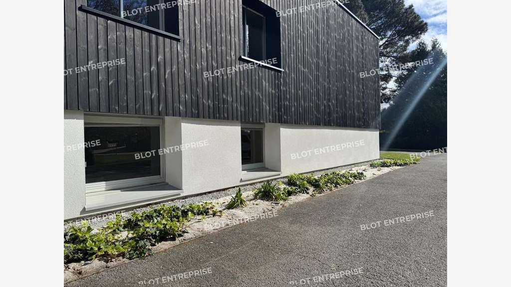 A louer bureaux 120m² à Vannes Arradon 