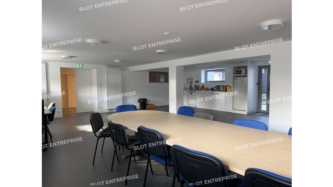 A louer bureaux 120m² à Vannes Arradon 