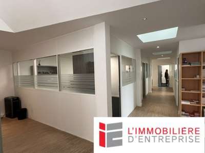 A louer local commercial 268m² à Vannes centre
