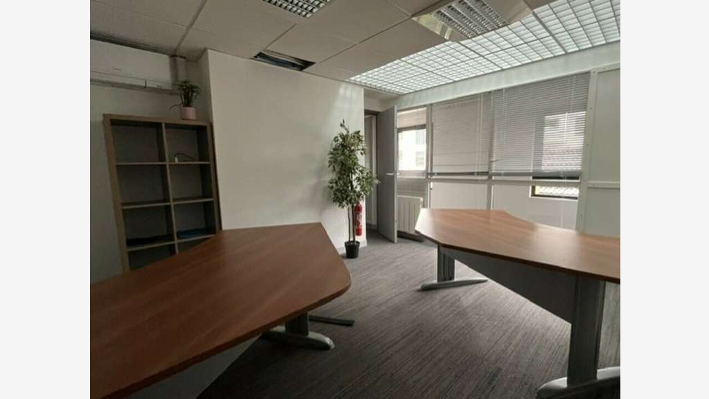 A louer bureaux de 152m² à Vannes Pompidou