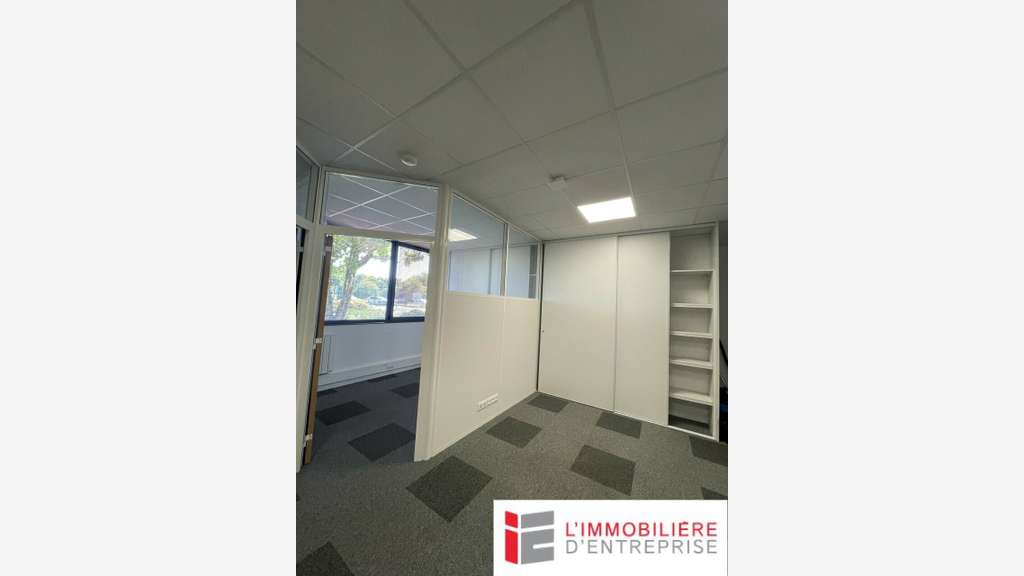 A louer bureaux 160m² en RDC à Vannes Laroiseau