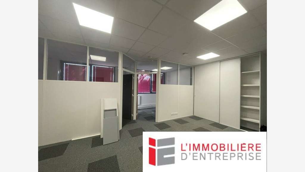 A louer bureaux 160m² en RDC à Vannes Laroiseau