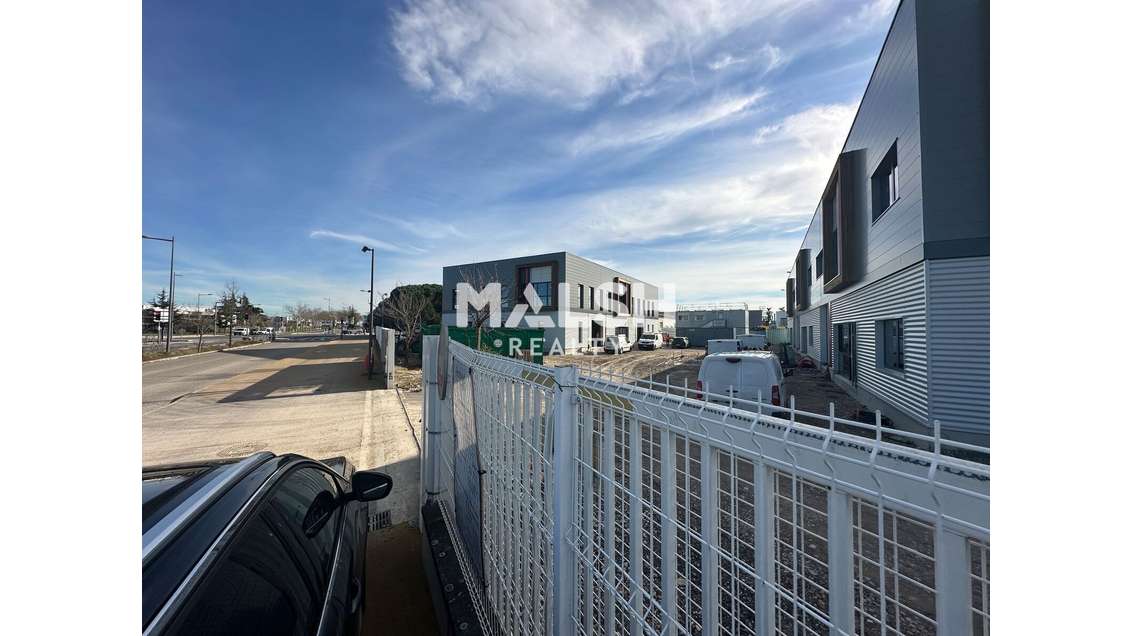 Bureaux neufs 499m² à louer à Vaulx-en-Velin