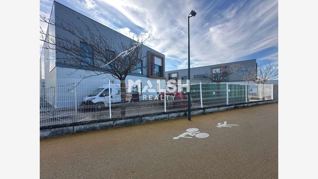 Bureaux neufs 499m² à louer à Vaulx-en-Velin