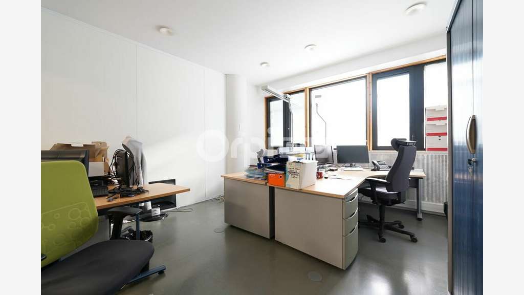 Bureaux de 270.40m² à louer à Vaulx en Velin