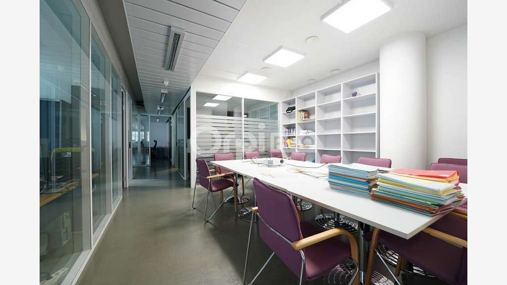 Bureaux de 270.40m² à louer à Vaulx en Velin
