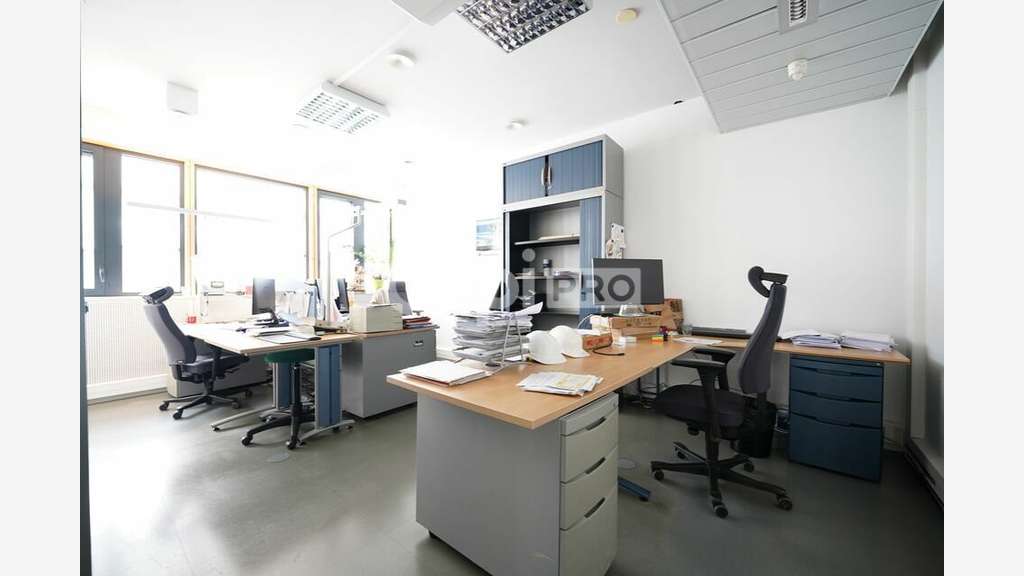 Bureaux de 270.40m² à louer à Vaulx en Velin