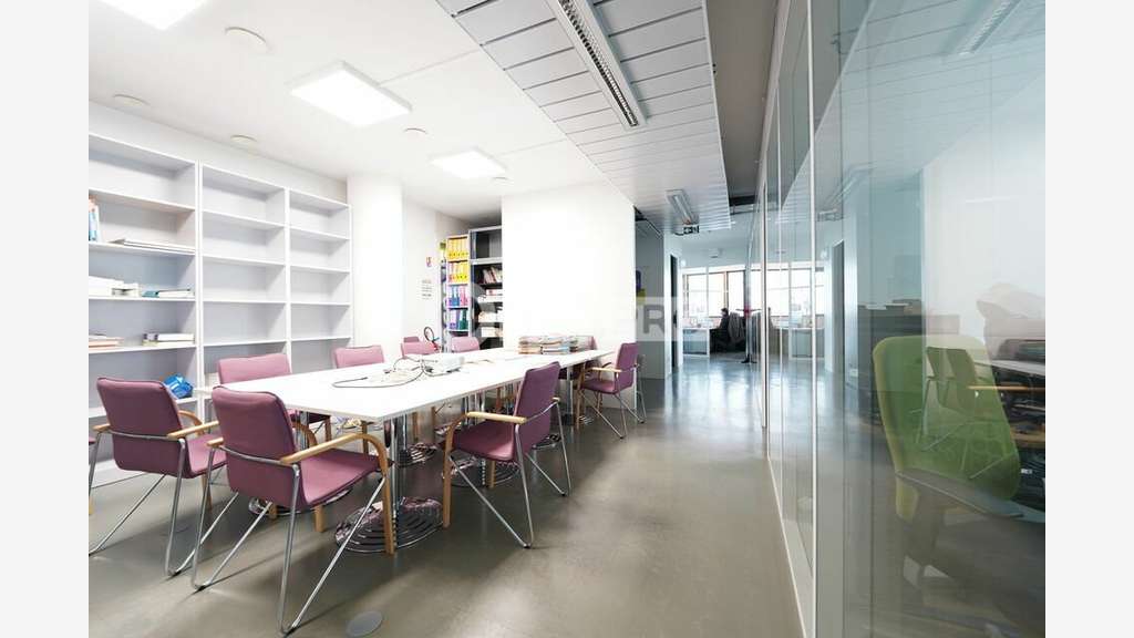 Bureaux de 270.40m² à louer à Vaulx en Velin