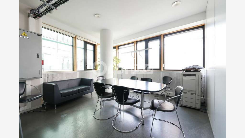 Bureaux de 270.40m² à louer à Vaulx en Velin