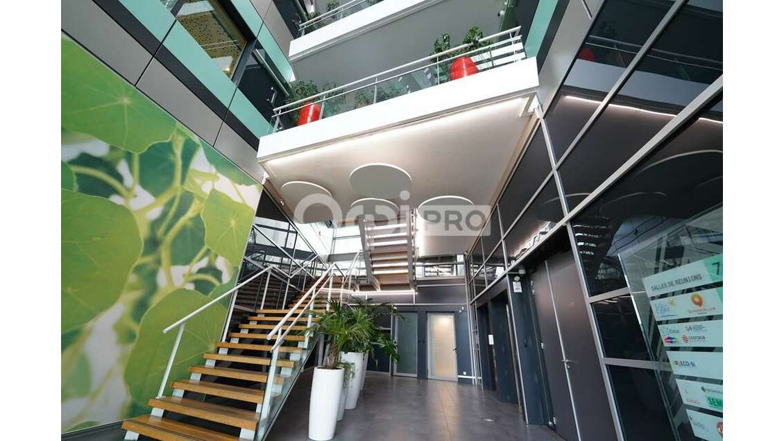 Bureaux de 270.40m² à louer à Vaulx en Velin