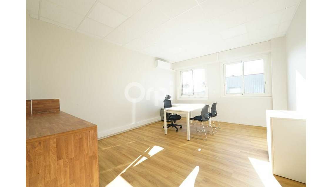 Bureaux à louer 42m² à Vaulx-en-Velin