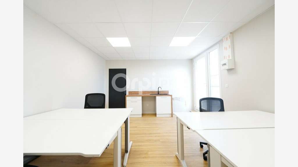 Bureaux à louer 42m² à Vaulx-en-Velin