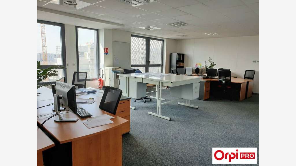 Bureaux 340m² à louer à Vaulx-en-Velin
