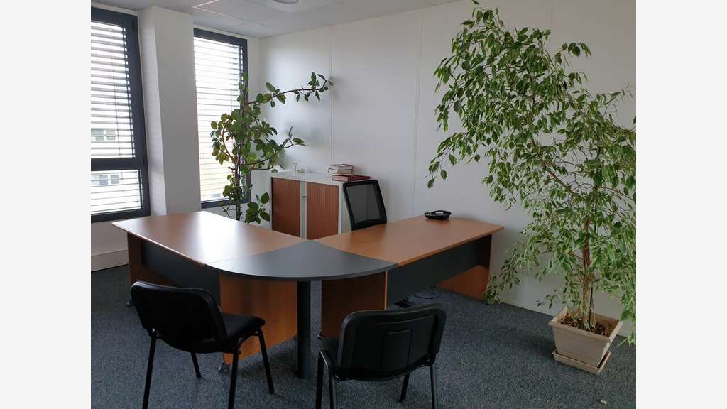 Bureaux 340m² à louer à Vaulx-en-Velin